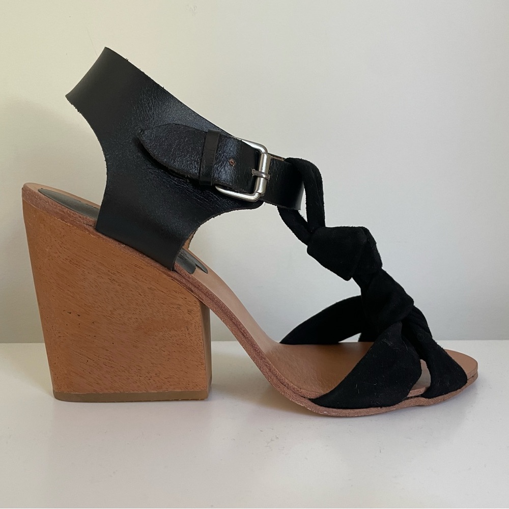 A Détacher wedge sandals
